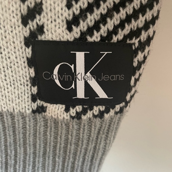 Calvin Klein Plaid Cardigan - Picture 3 of 3